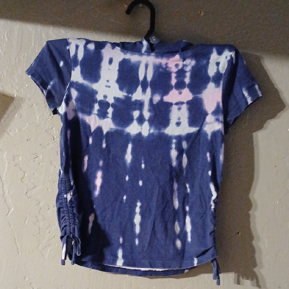 SO tye dye girls short sleeve hoodie shirt S
